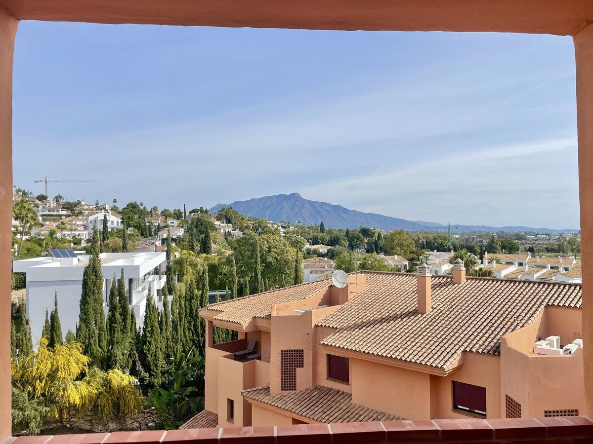 1 bedroom Middle Floor Apartment in Benahavís