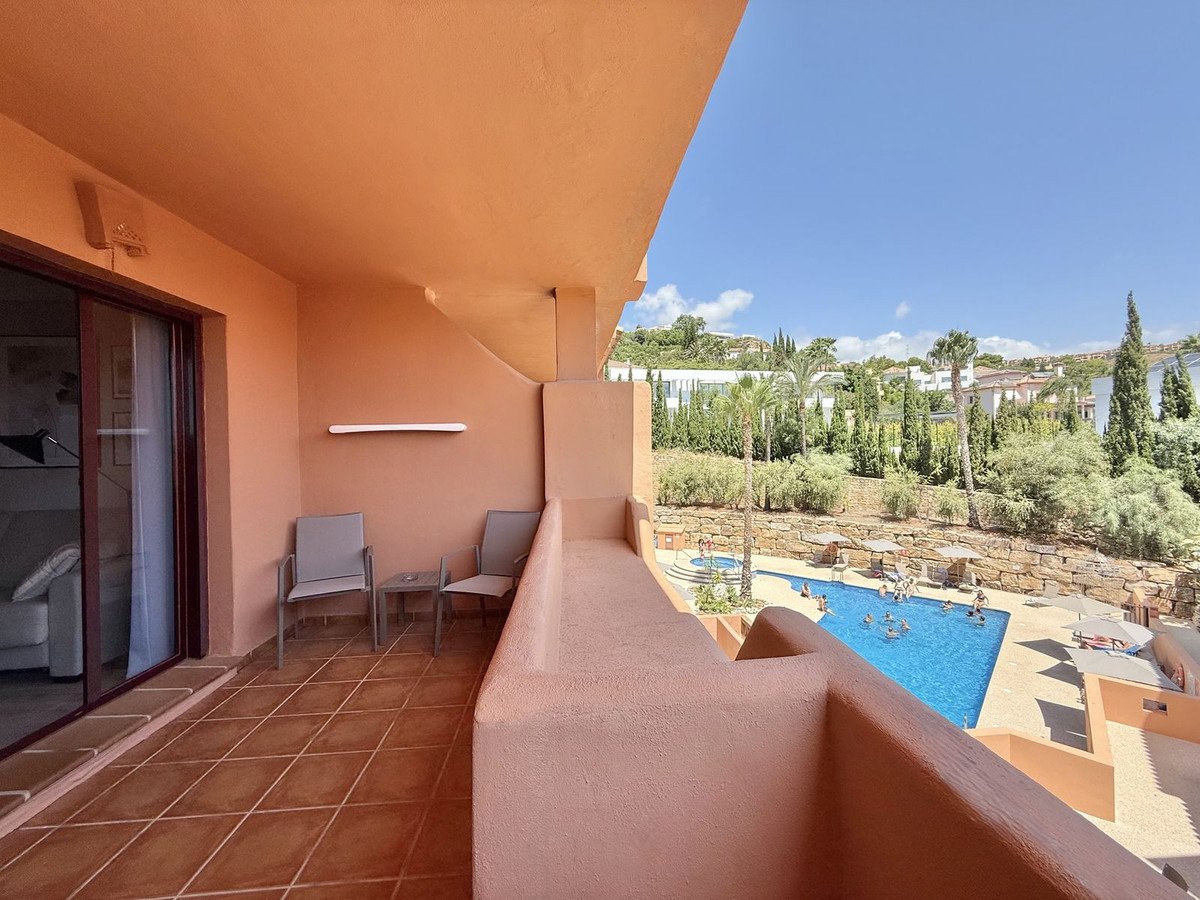2 bedroom Ground Floor Apartment in Benahavís