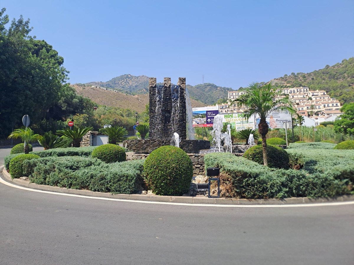 2 bedroom Middle Floor Apartment in Benahavís