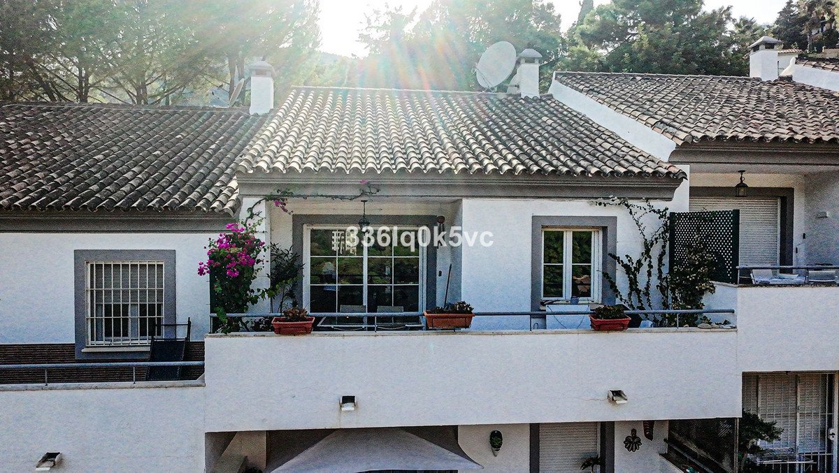 2 bedroom Top Floor Apartment in Benahavís