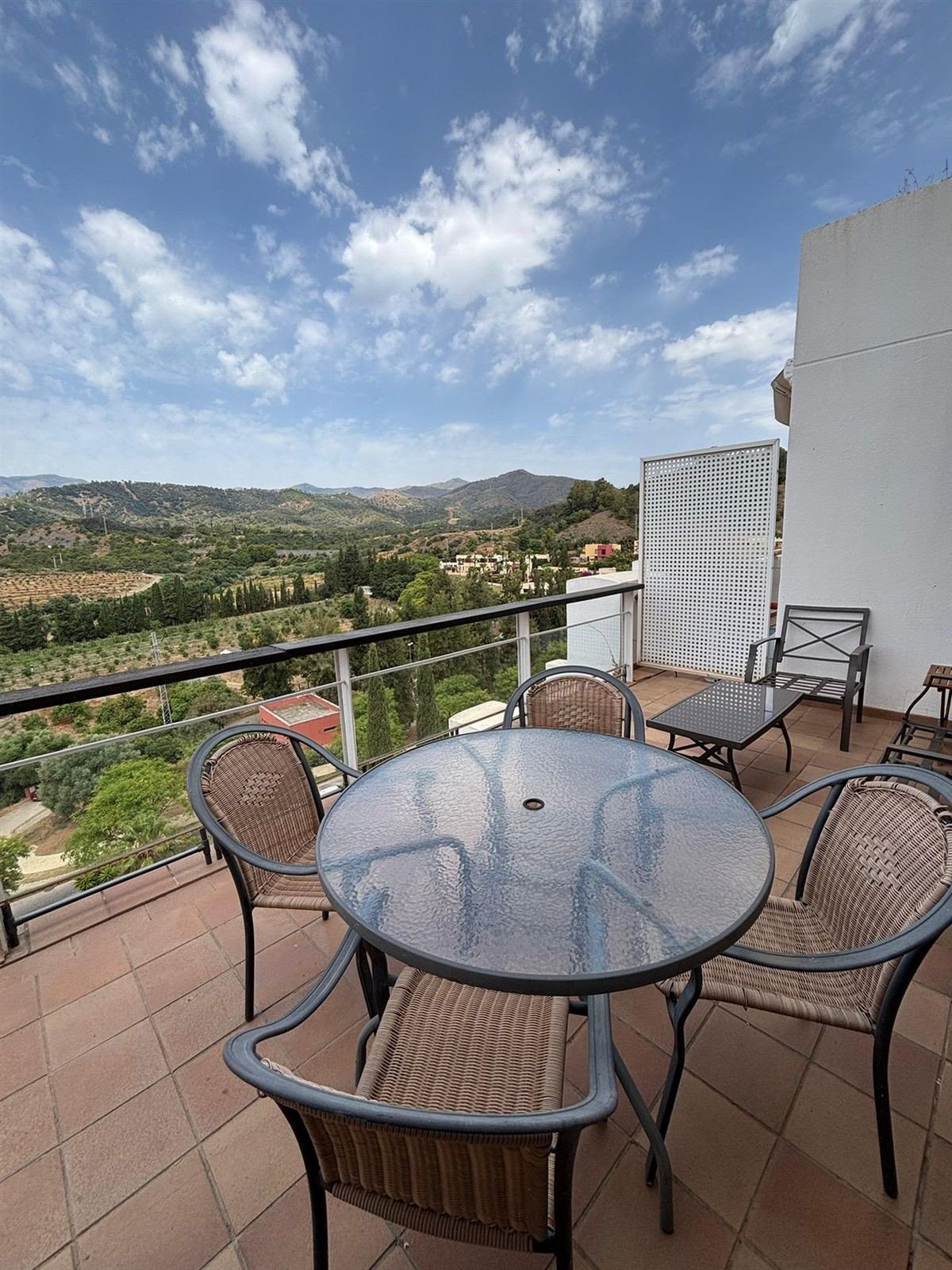 3 bedroom Middle Floor Apartment in Benahavís