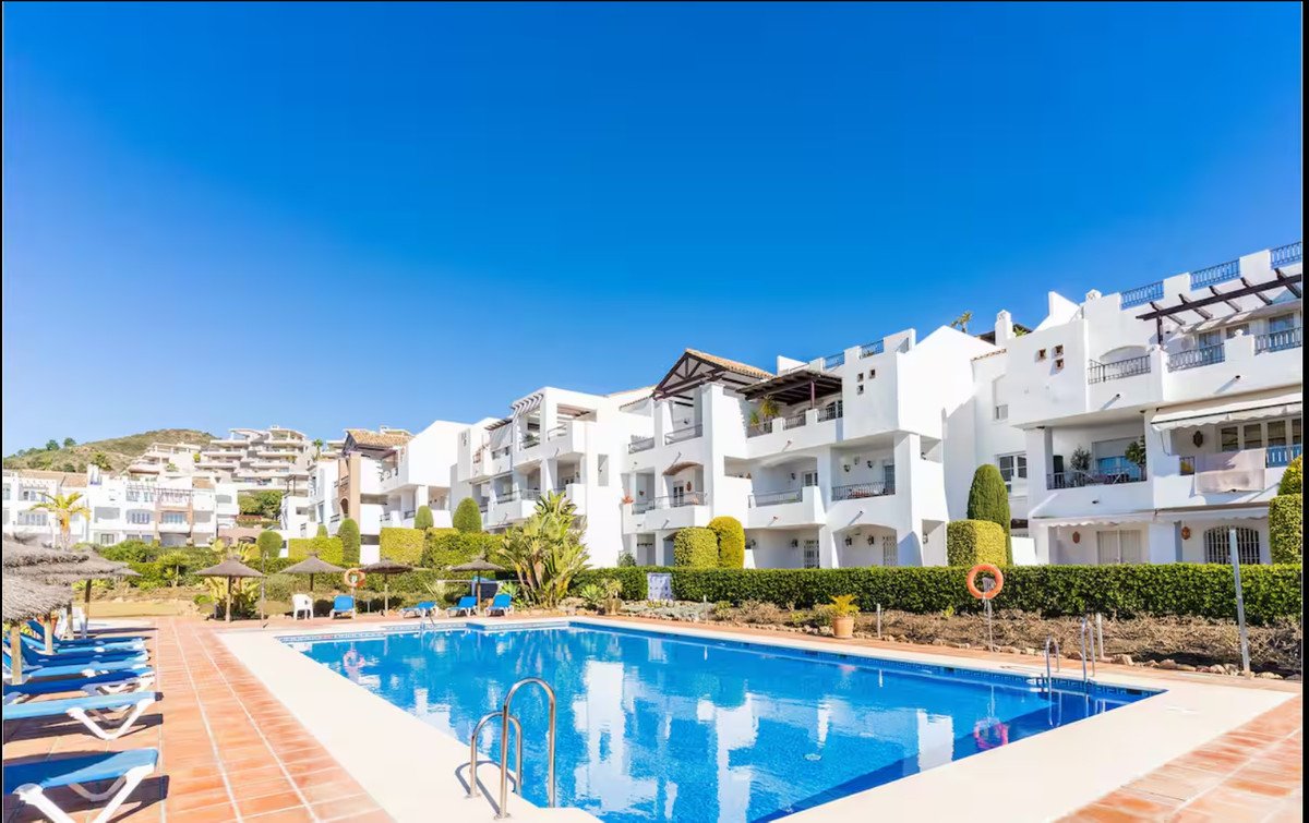 2 bedroom Middle Floor Apartment in Benahavís
