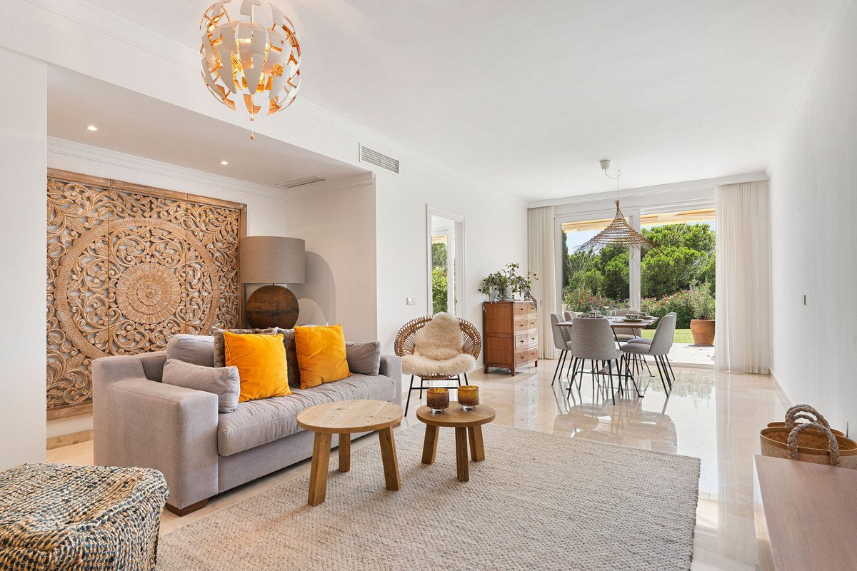 2 bedroom Middle Floor Apartment in Benahavís
